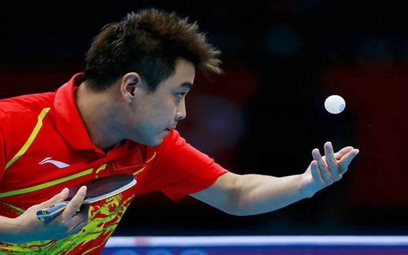 huong dan chi tiet ky thuat giao bong ban xoay xuong hieu qua